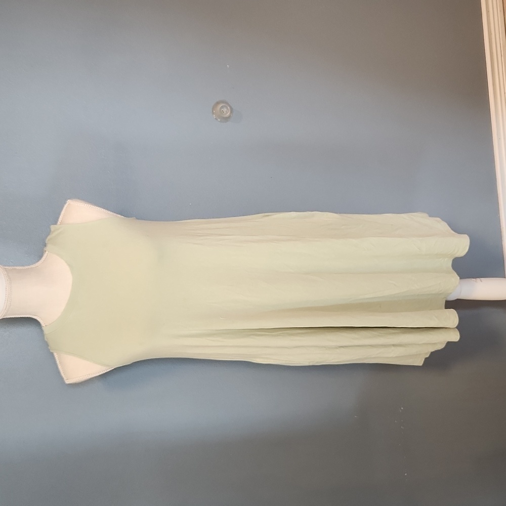 Time and True Flowy midi sleeveless  summer dress with pockets Resortwear Beach